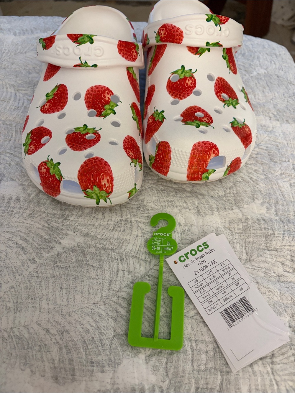 Crocs woman’s Strawberry Print White Clog .